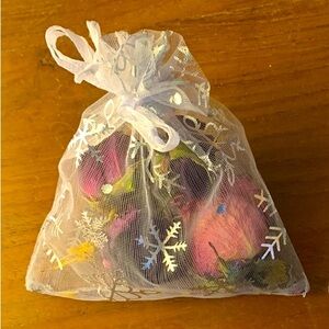 Potpourri and you can add Parfume for your closet and boxes.